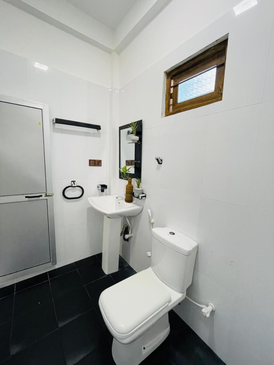 Natraj Guest House Trincomalee Dış mekan fotoğraf